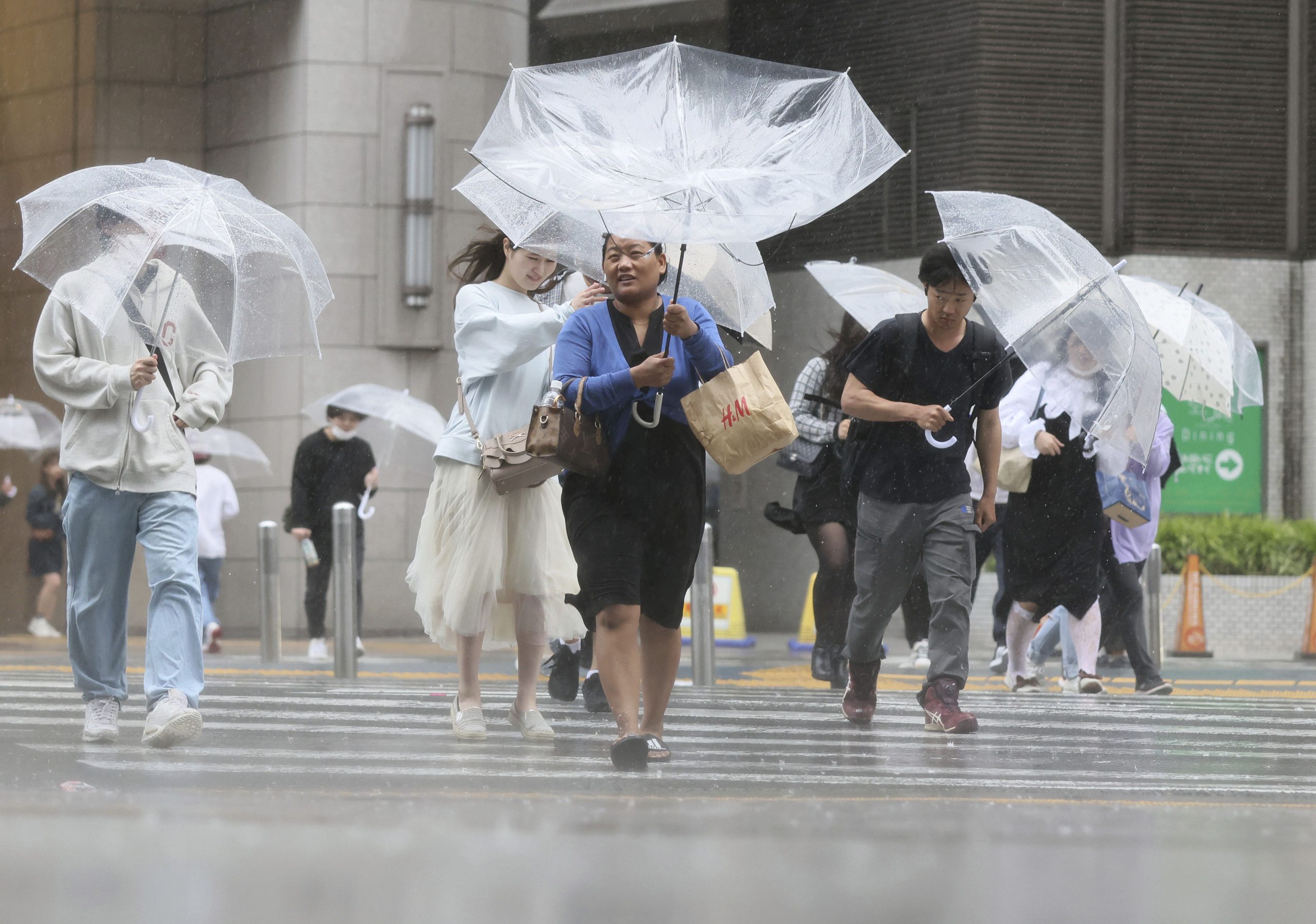 九州大雨警報！線狀雨帶恐釀土石流　靜岡、熊本、大分居民慎防