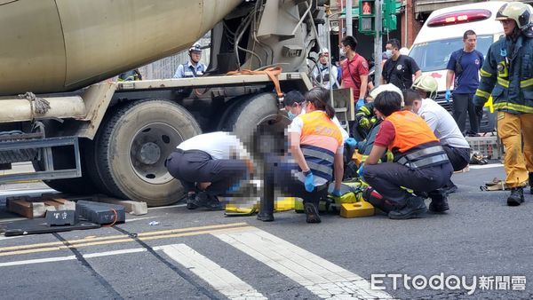 台北悲劇！73歲婦人遭水泥車撞倒重傷送醫不治