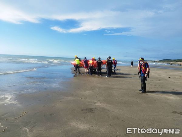 桃園高中橄欖球校隊員戲水溺亡，新竹新月沙灘搜救行動持續進行