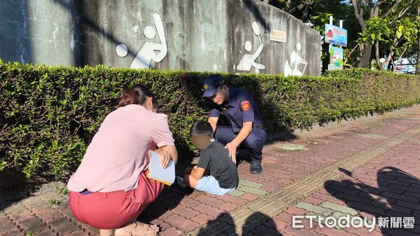 開學日護童暖心護航——潮州警分局長親自勸導一年級新生進教室