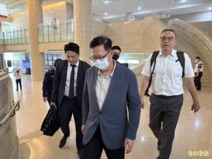 鄭文燦收賄500萬案 王浩宇爆「丟包手法」：錢根本沒交到他手上