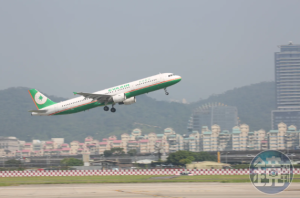 長榮空服員病中仍堅持上班不幸離世　家屬火化當天竟被催交「請假證明」氣回死亡證明：公司該好好檢討