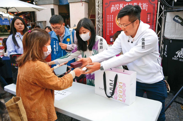 南投市長夫人黃佳鈴爆「婚內風波」 傳訊內容曝光後回應:只是朋友、早已斷聯