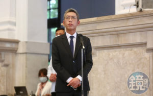 丁允恭風波再回顧：從情感糾紛、性騷案到酒駕風波　前發言人爭議不斷、形象重創