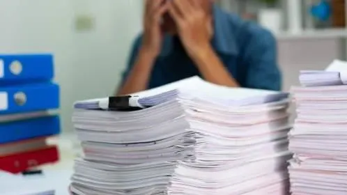 竹檢書記官為逃考核造假169件！家藏470萬現金　判刑1年6月、貪污罪無罪