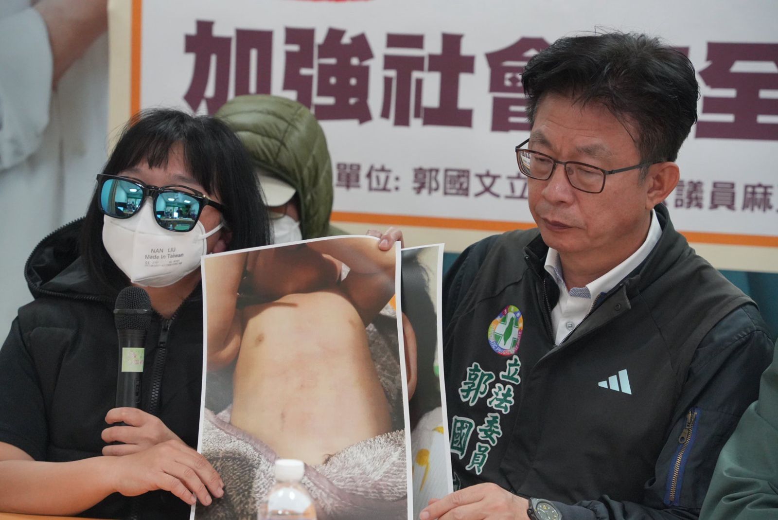 台南麻豆爆集體虐嬰案　兩名惡保母聯手凌虐6嬰　最小8個月遭巴掌打飛