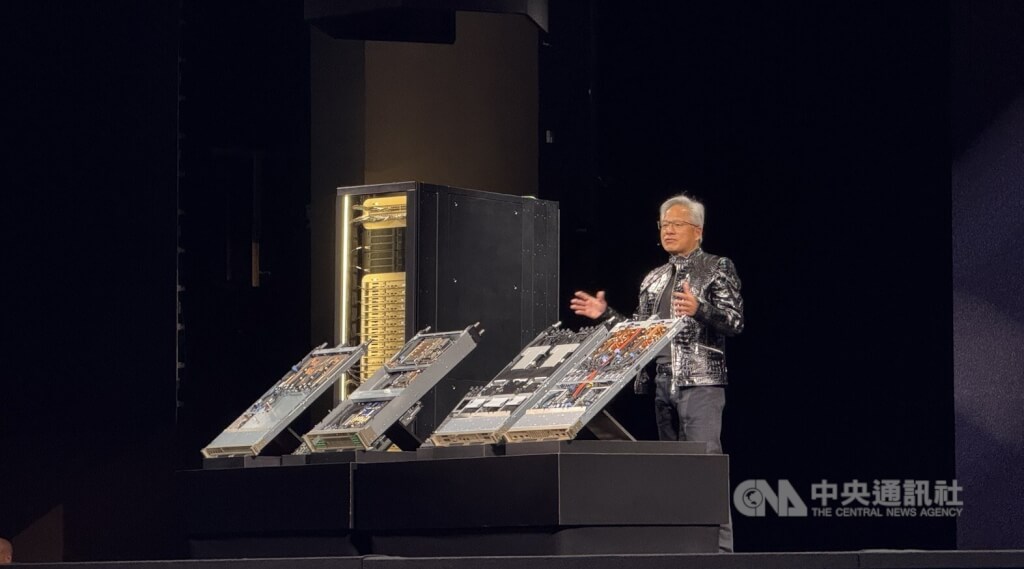 黃仁勳在 CES 說了哪些關鍵訊息？輝達 Alpamayo 技術亮點全公開