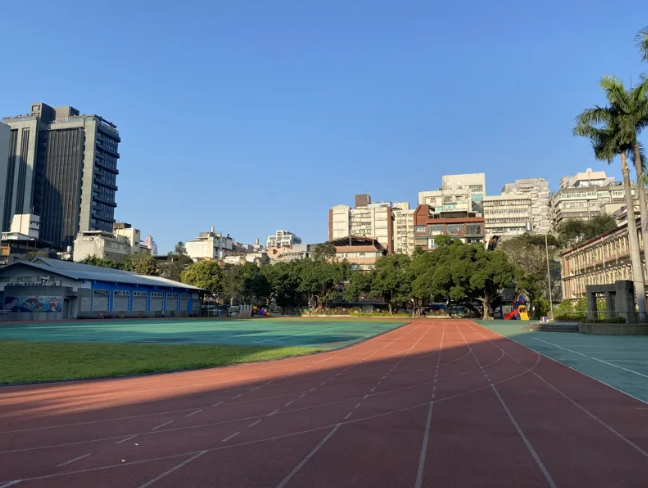 體育老師要8歲童跑100圈只是開玩笑？律師警告恐涉強制罪