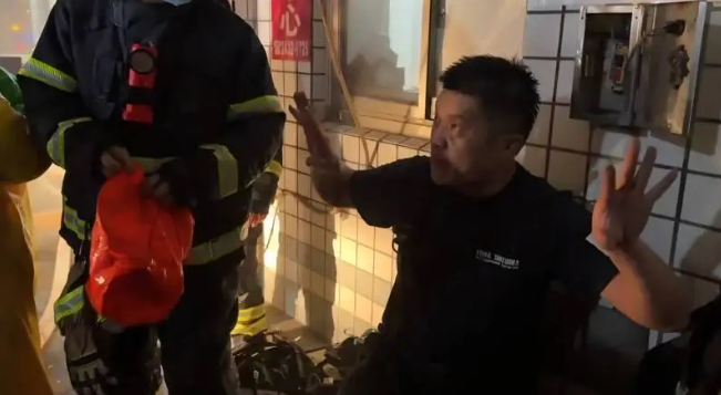 為何一場住宅火警釀消防殉職？基隆回收物堆滿屋悶燒7小時　搜救困難全紀錄