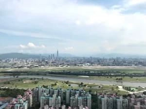 房市真的要崩了嗎？房仲公會警告5顆未爆彈倒數　2026恐爆「急跌式修正」