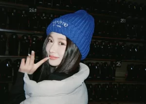 已婚女星住別人家是怎麼回事？篠崎泫日本行引熱議　演藝圈外遇風波再被翻出