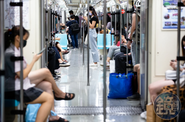 台灣的「優先席」形同虛設？中醫師周亞錚直言：孕婦通勤經歷讓人心寒