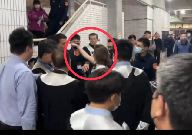 台中林姓惡女當庭抓狂怒瞪法官！為何她在庭上如此失控？