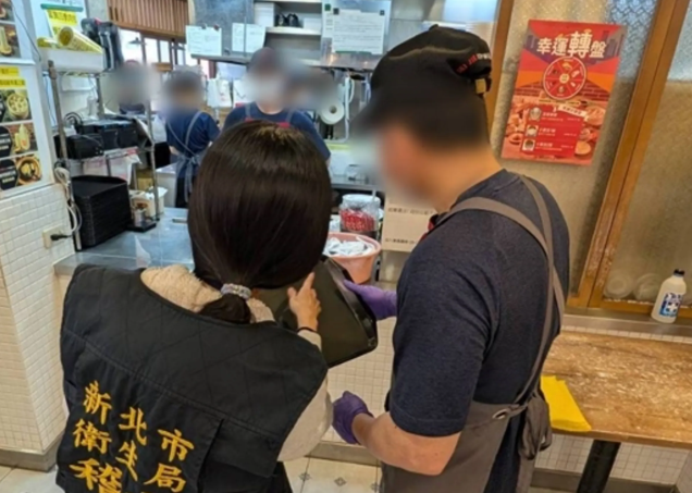 永和世界豆漿大王出現蛆？托盤滿滿蠕動嚇壞客人　新北衛生局出手稽查