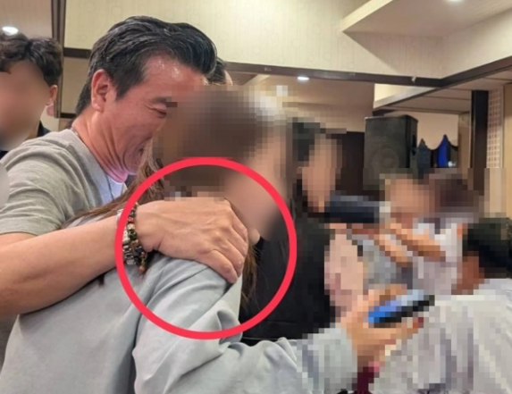 桃園女助理遭地方人士性騷？黃世杰怒陪報案，呂姓科技董座20萬元交保