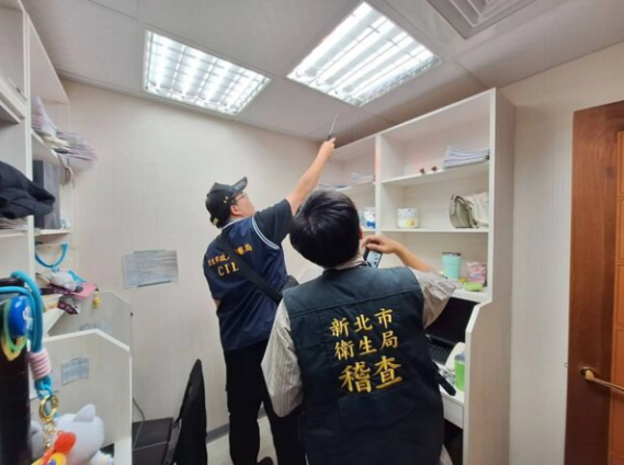 新北樂菲時尚診所被移送偵辦？手術室、診療室查出偵煙型攝影機，醫美偷拍疑雲再擴大
