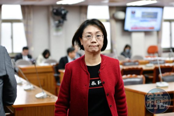 翁曉玲為什麼又被聶永真打臉？質疑標案誤用作品，修正後仍遭糾錯