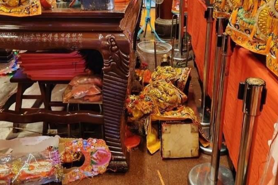 台中萬和宮遭破壞？342年媽祖廟香爐被砸、媽祖金身墜地，警方逮1嫌犯