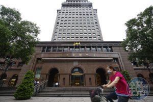 國泰金高層衝突鬧上檯面？蔡鎮宇爆毆打郭明鑑，國泰世華4點聲明一次看