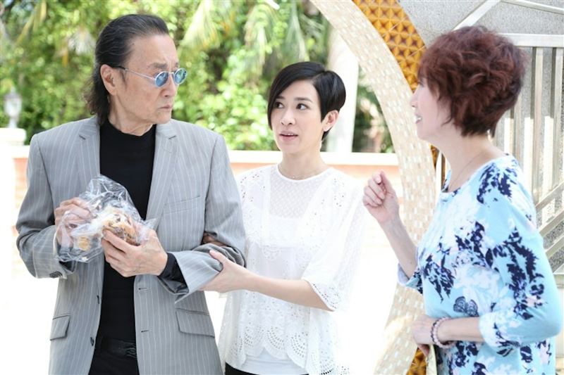 謝賢89歲離世，佘詩曼（中）曾與謝賢合作（圖／翻攝自賭城群英會劇照）