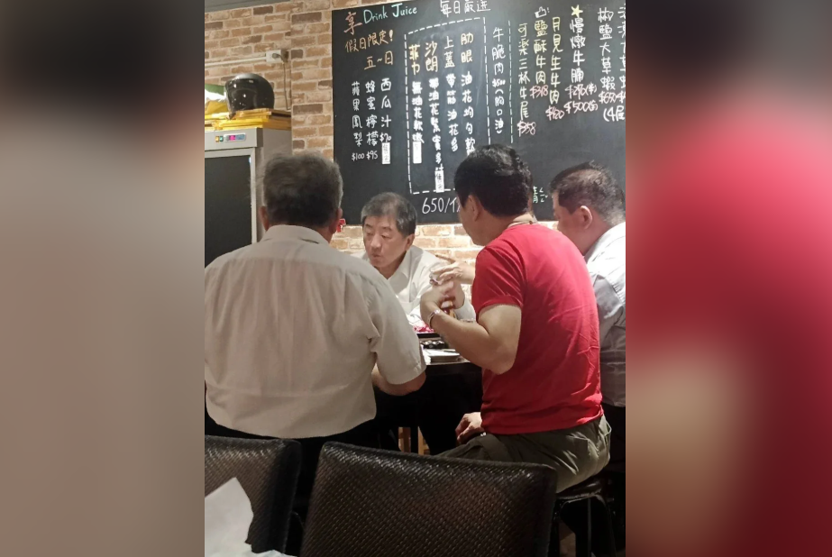 陳時中遭爆毒油風暴期間跑酒攤！李明賢轟政院螺絲掉滿地：食安危機還能這麼悠閒？