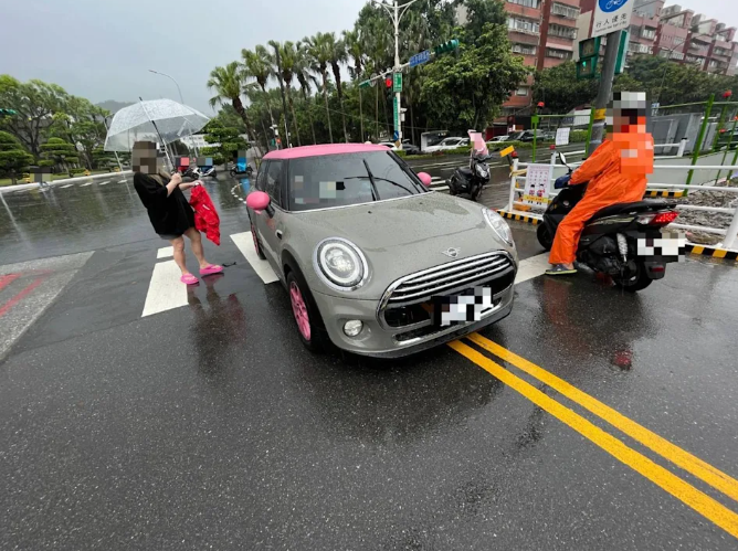 小甜甜張可昀車禍遭起訴　公開行車紀錄器喊「正義絕不退讓」（圖／警方提供）