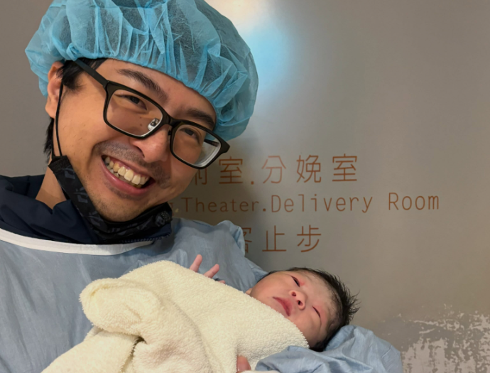 丁特真的當爸了！無預警曬小特寶合照掀祝福潮（圖／Dinter粉專）